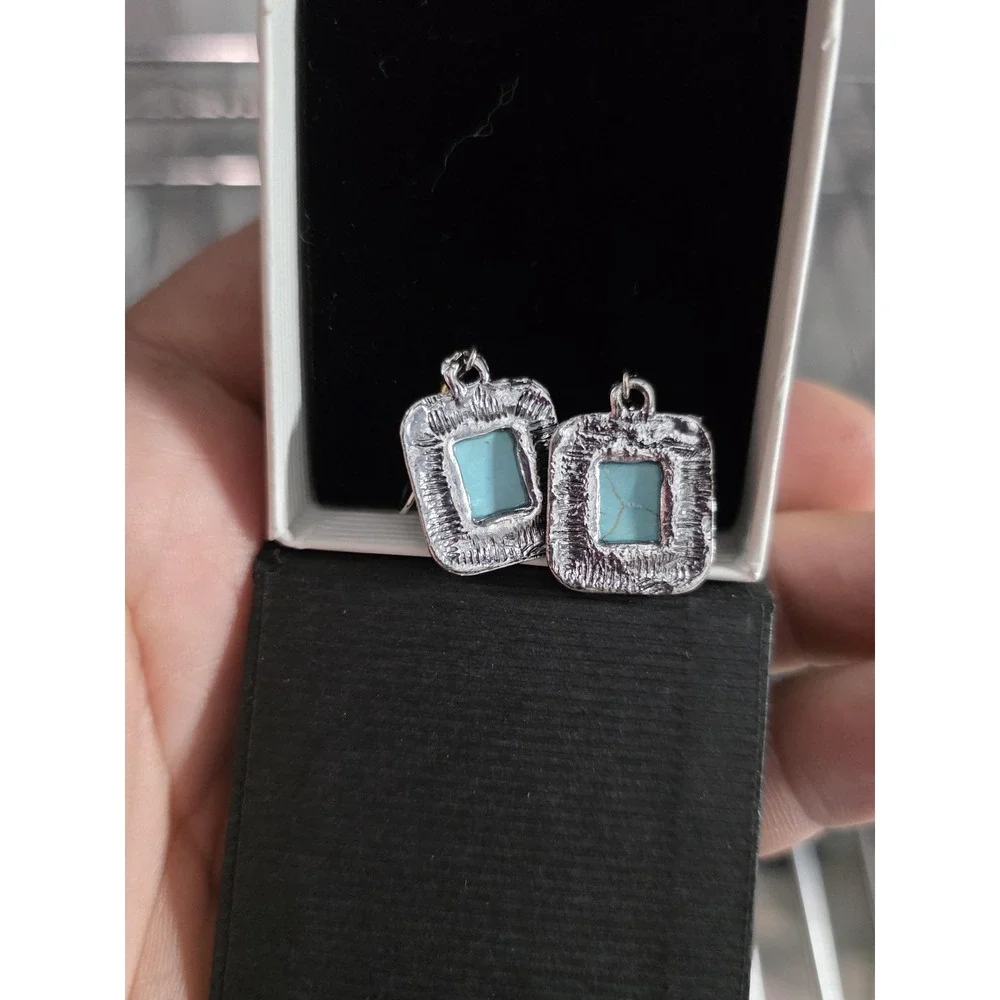 Completely Bella Turquoise Color Stone Dangle Earrings Square Silver Tone Boxed - Picture 3 of 8